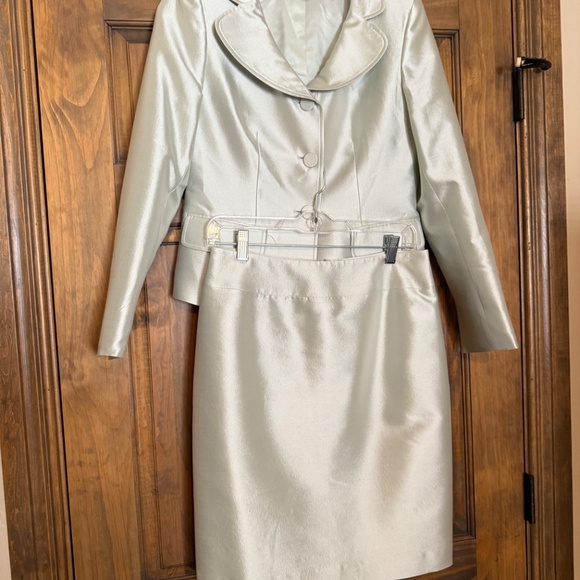 Albert Nipon Suit - Picture 3 of 9